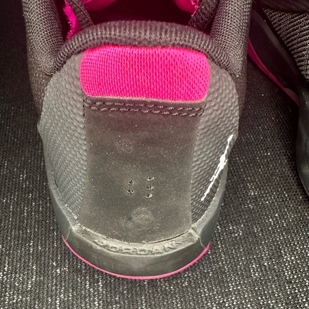 NIKE Luka .77 